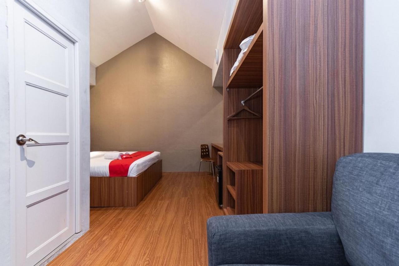 Reddoorz Premium Near Centre Point Mall Медан Екстер'єр фото