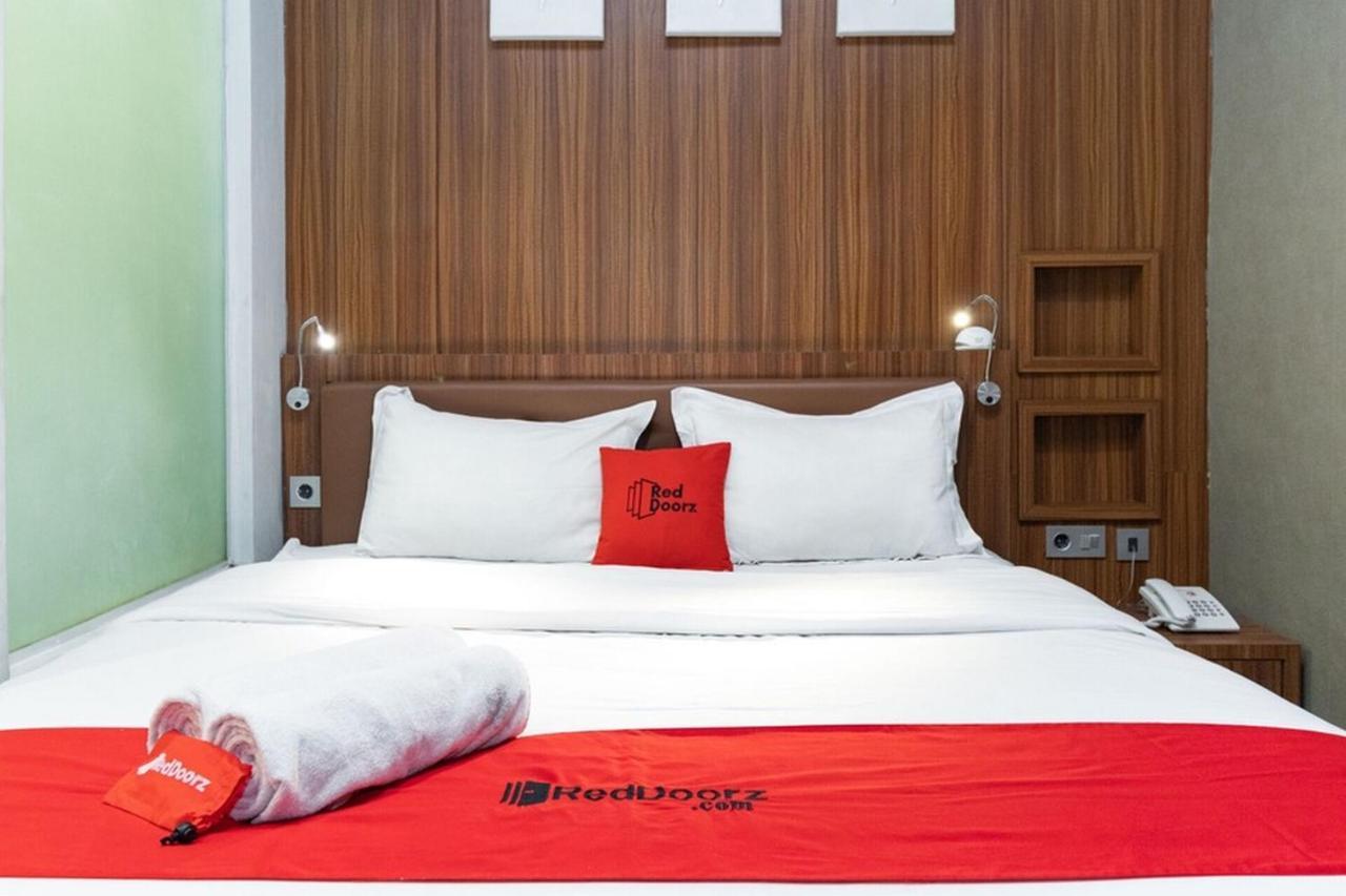 Reddoorz Premium Near Centre Point Mall Медан Екстер'єр фото