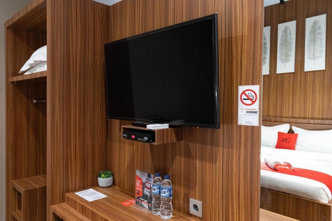 Reddoorz Premium Near Centre Point Mall Медан Екстер'єр фото