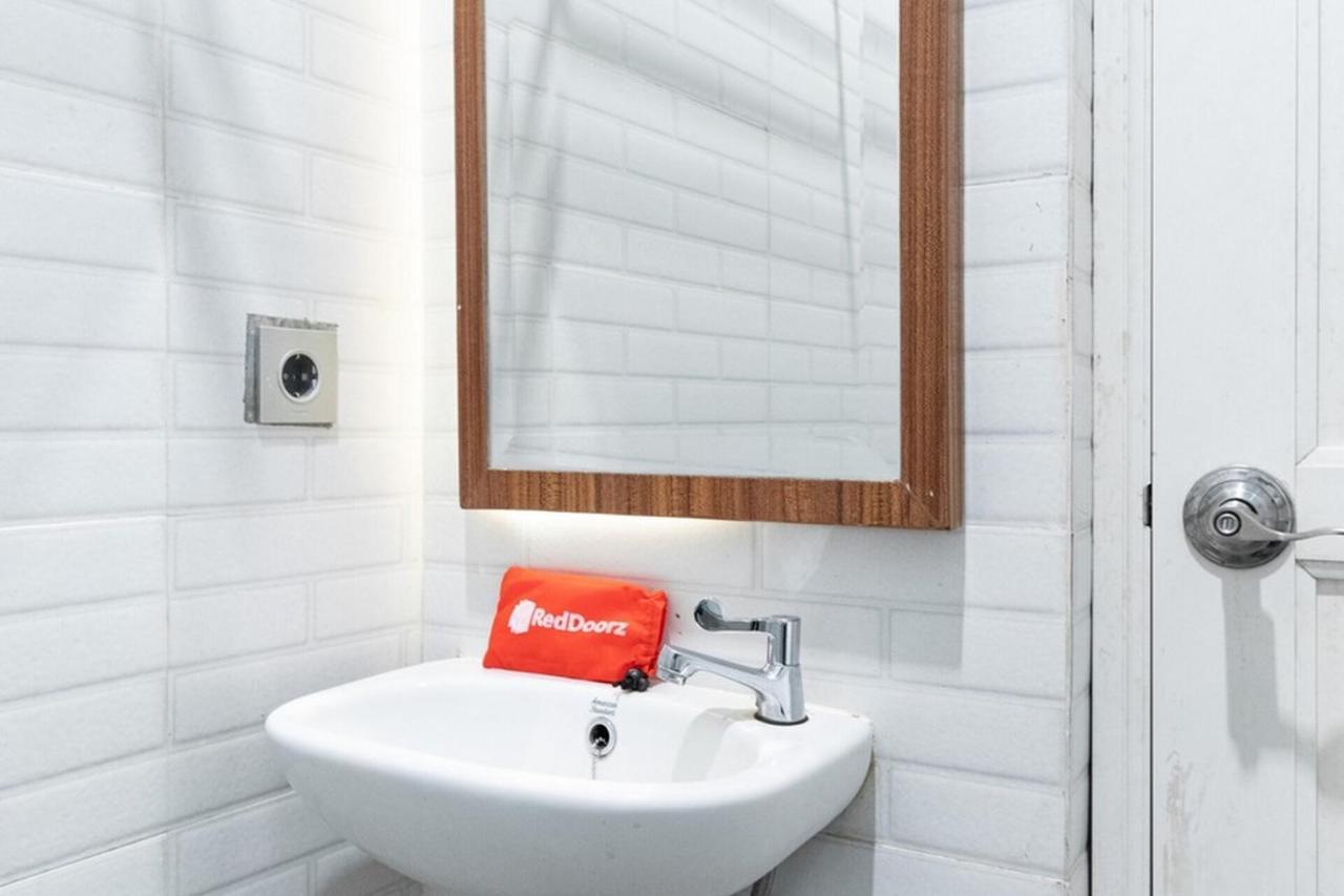 Reddoorz Premium Near Centre Point Mall Медан Екстер'єр фото