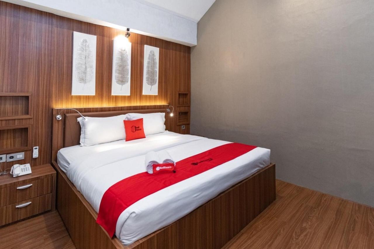 Reddoorz Premium Near Centre Point Mall Медан Екстер'єр фото
