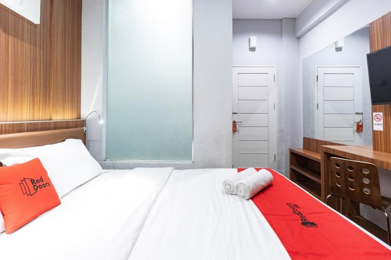 Reddoorz Premium Near Centre Point Mall Медан Екстер'єр фото
