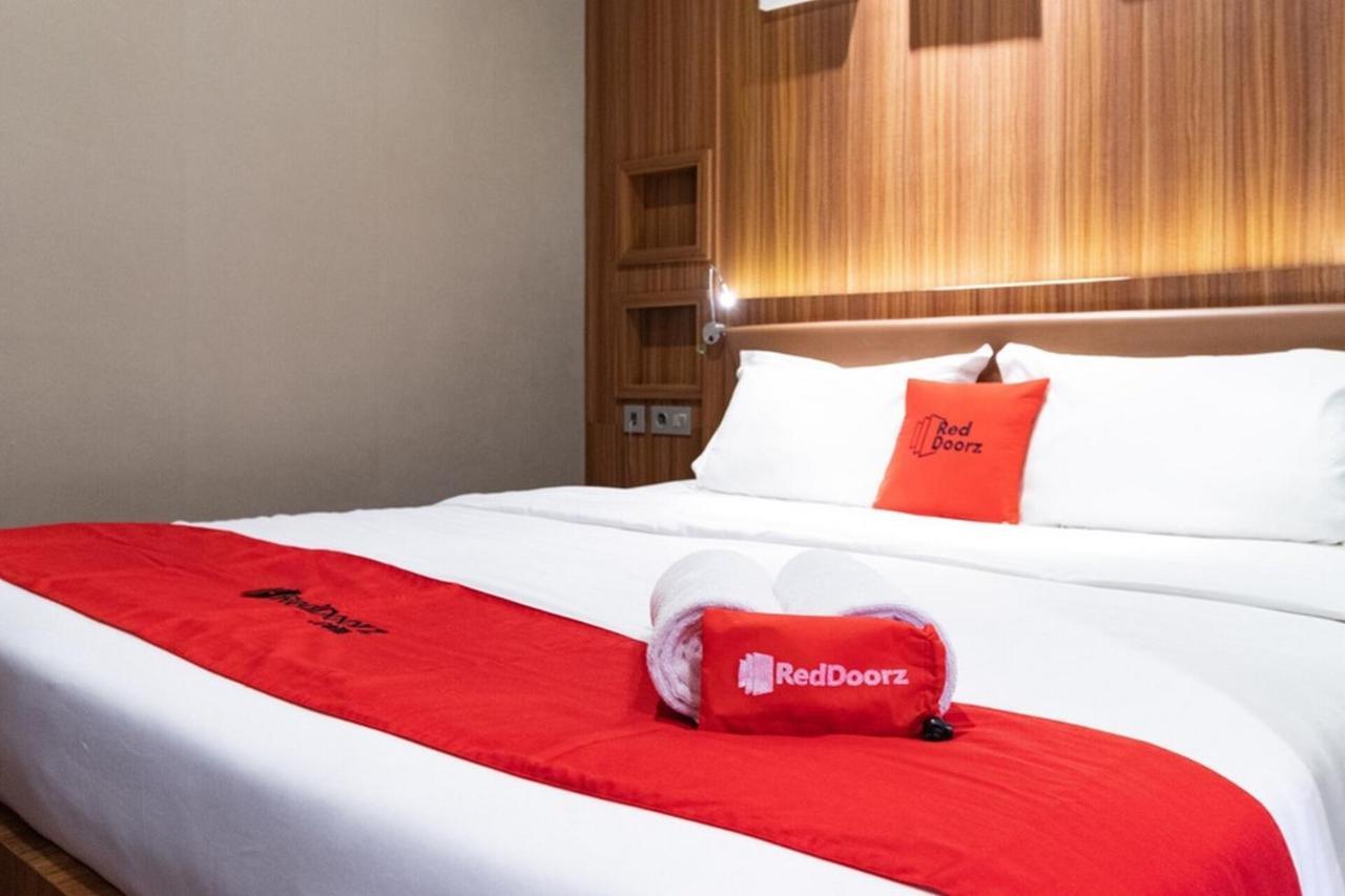Reddoorz Premium Near Centre Point Mall Медан Екстер'єр фото