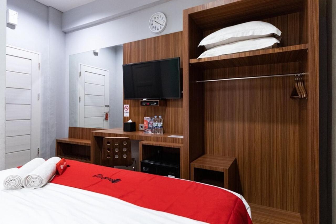 Reddoorz Premium Near Centre Point Mall Медан Екстер'єр фото