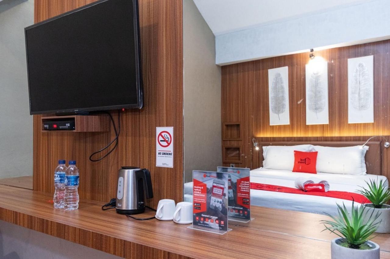 Reddoorz Premium Near Centre Point Mall Медан Екстер'єр фото