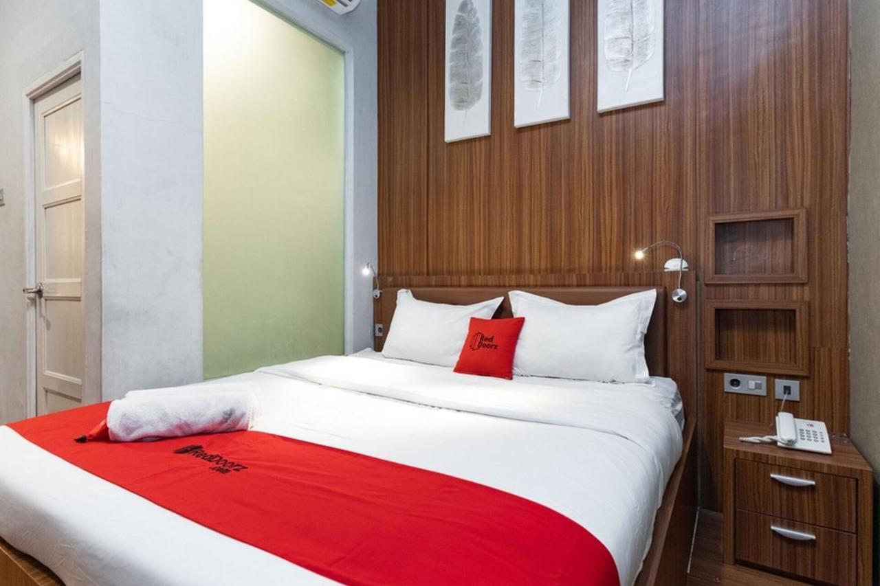 Reddoorz Premium Near Centre Point Mall Медан Екстер'єр фото