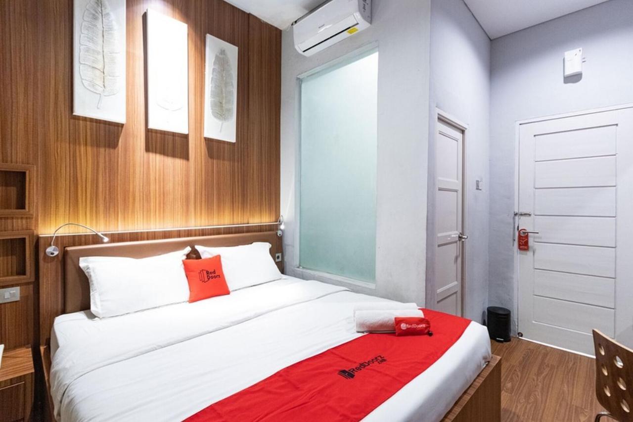 Reddoorz Premium Near Centre Point Mall Медан Екстер'єр фото